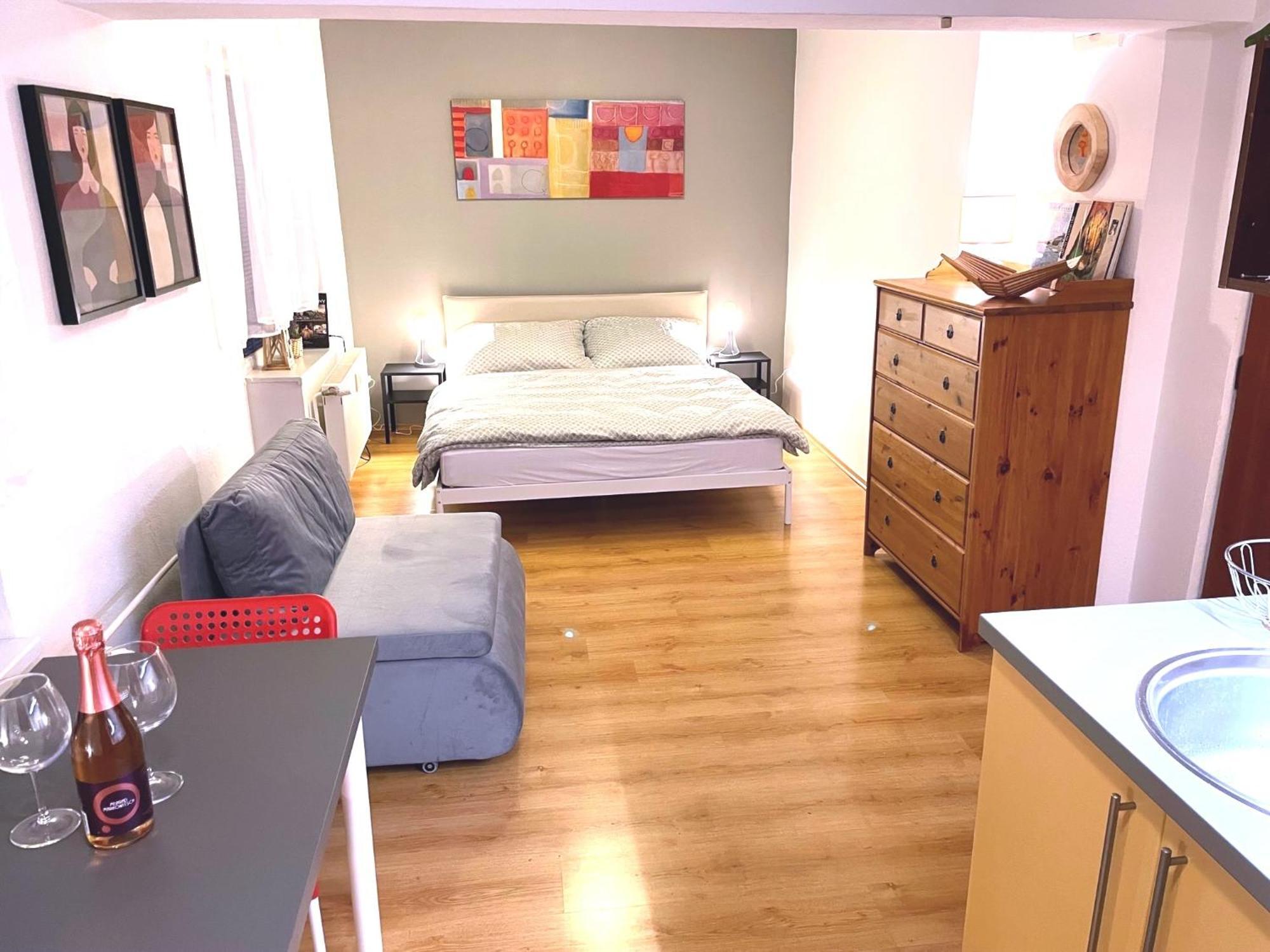 Charming Studio In The Old Town Apartment Bratislava Bagian luar foto